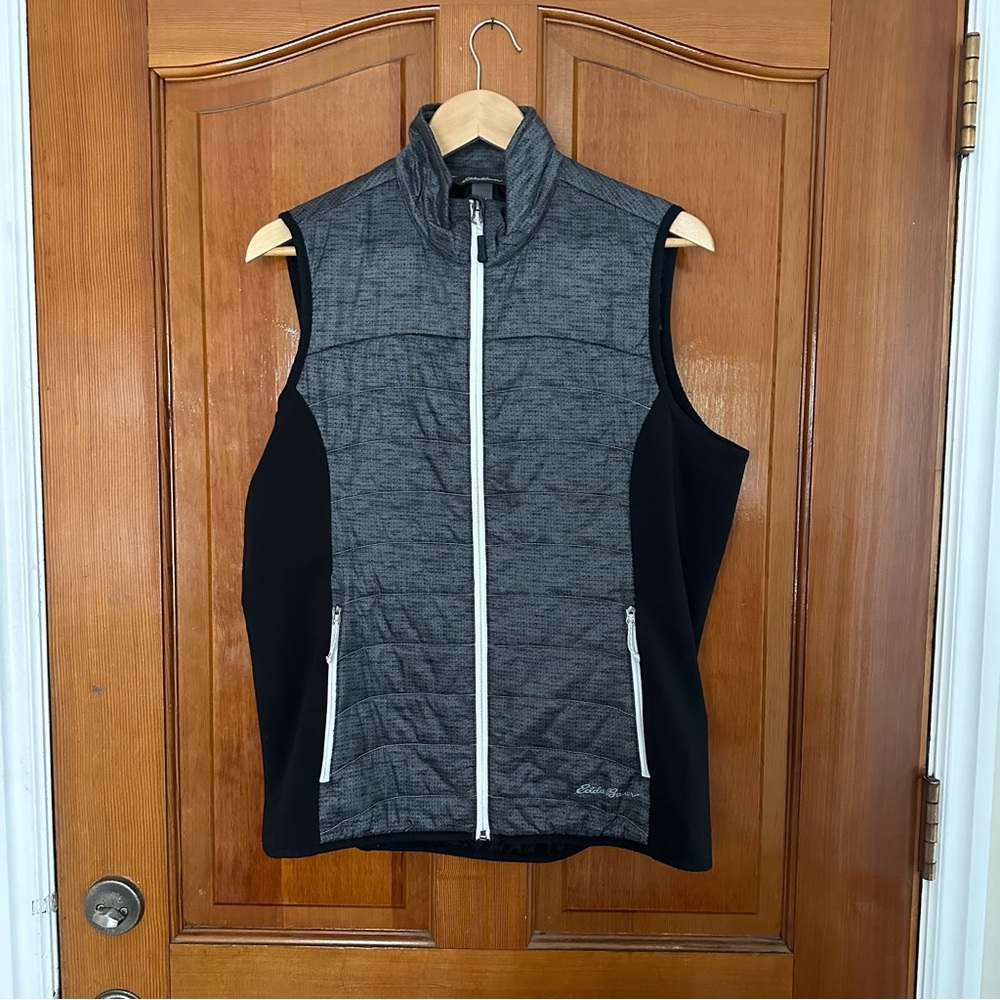 Eddie Bauer Large women’s vest in good condition. Nylon and polyester fabric.